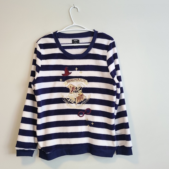 HARRY POTTER HOGWARTS Love to Lounge Fuzzy Sweater size 6-8 - Picture 1 of 6